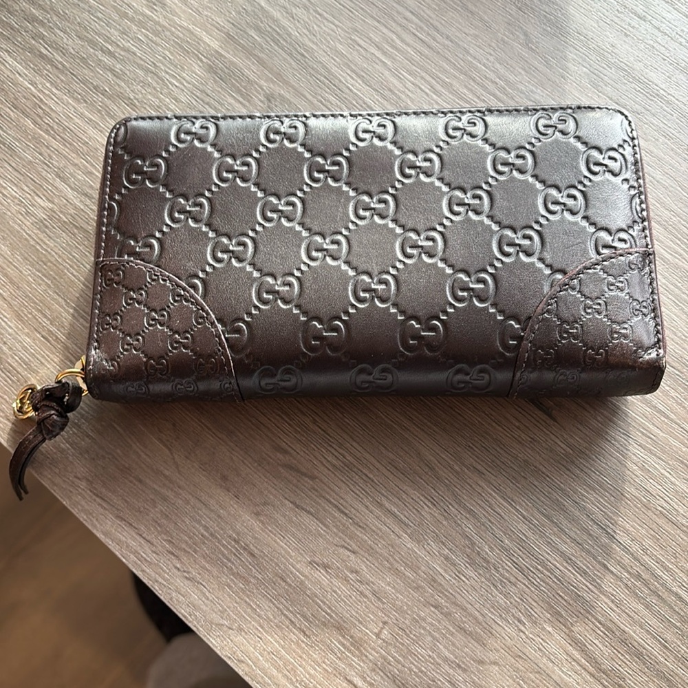 Gucci chocolat Brown leather wallet.